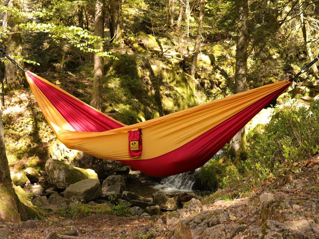 Hamac simple de voyage en toile de parachute bordeaux jaune - Modèle Bangkok