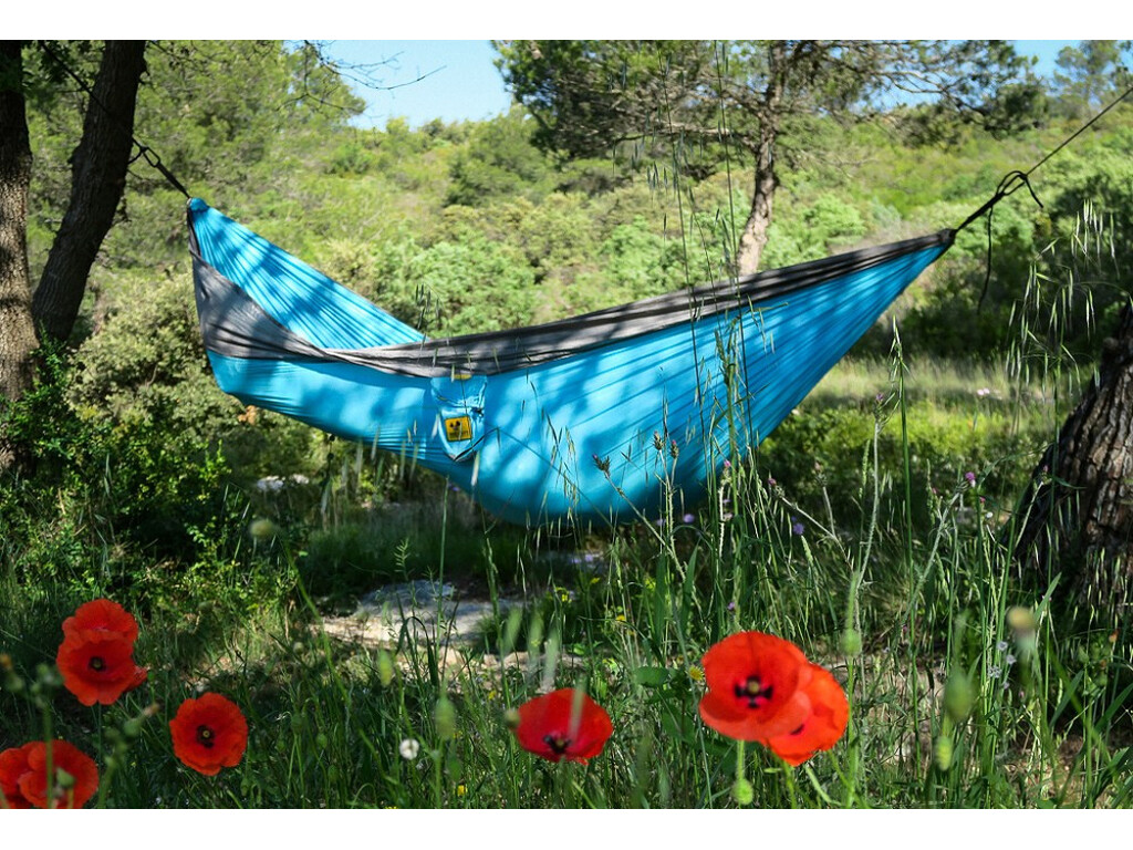 Hamac double toile de parachute Bee Lazy bleu clair et gris - Modèle Electric Sky