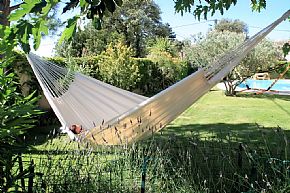 Hamac écru XL 180 cm - Une touche de sérénité pour votre jardin ou votre balcon